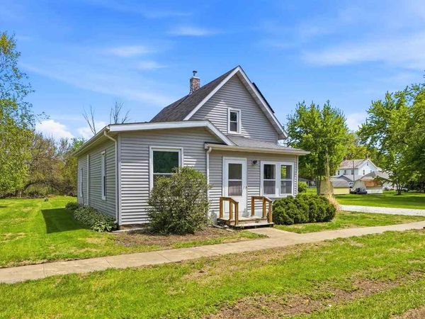 400 N Farmer St, Brighton, IA 52540