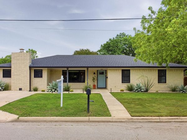 500 S Rio Grande ST, Lockhart, TX 78644