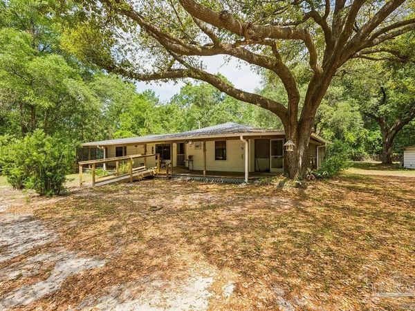 8938 Pioneer Rd, Milton, FL 32564