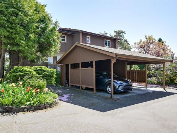 933 Admirals Rd, Unit #13, Esquimalt, BC V9A 2P1