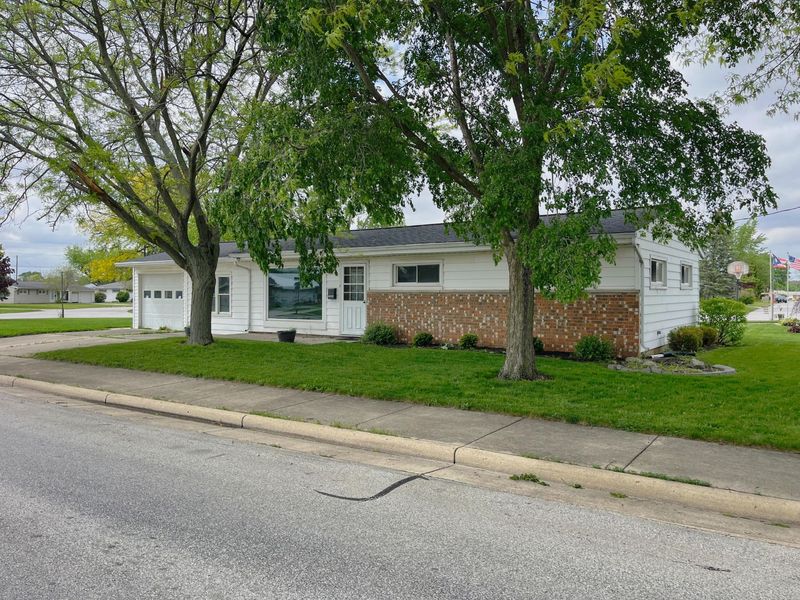 1002 Middle Street, Wapakoneta, OH 45895 Photo 2