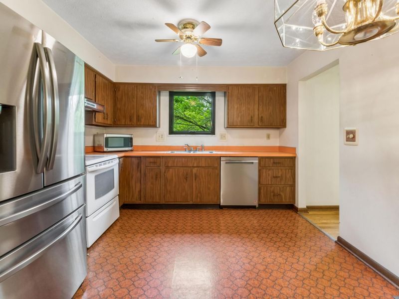 6169 Meadow Wood Lane, Columbus, OH 43228 Photo 10