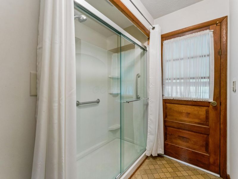 6169 Meadow Wood Lane, Columbus, OH 43228 Photo 17