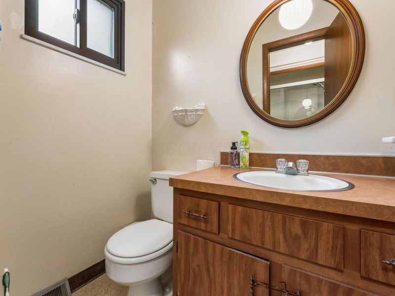 6169 Meadow Wood Lane, Columbus, OH 43228 Photo 18