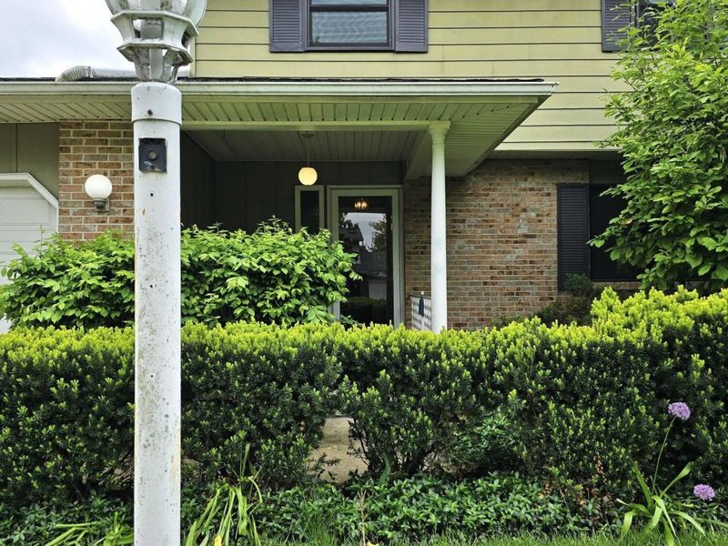 6169 Meadow Wood Lane, Columbus, OH 43228 Photo 2