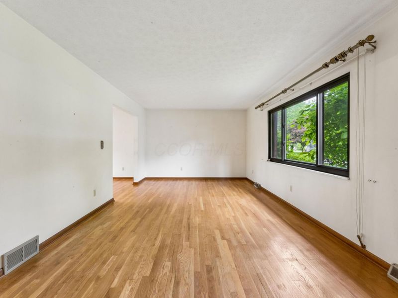 6169 Meadow Wood Lane, Columbus, OH 43228 Photo 5