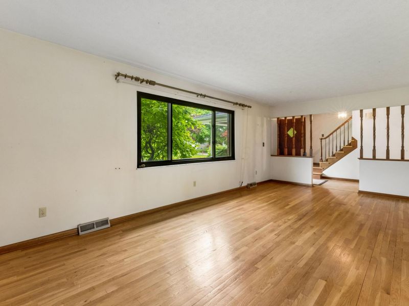 6169 Meadow Wood Lane, Columbus, OH 43228 Photo 7