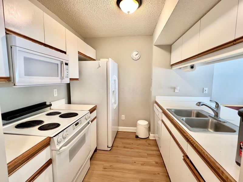 2073 Tamarin Drive , Unit 9D, Columbus, OH 43235 Photo 8