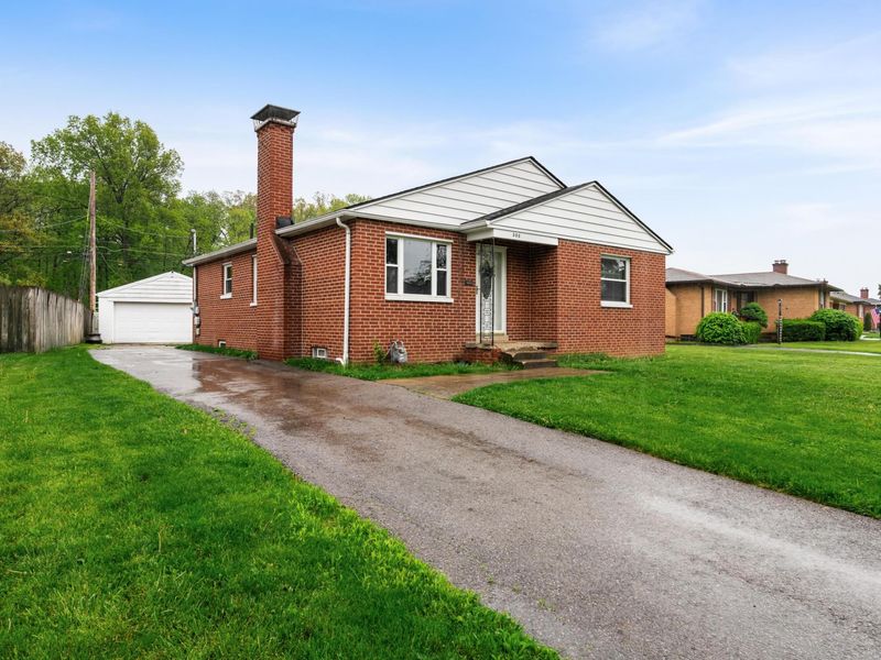 390 Topsfield Road , Columbus, OH 43228 Photo 2