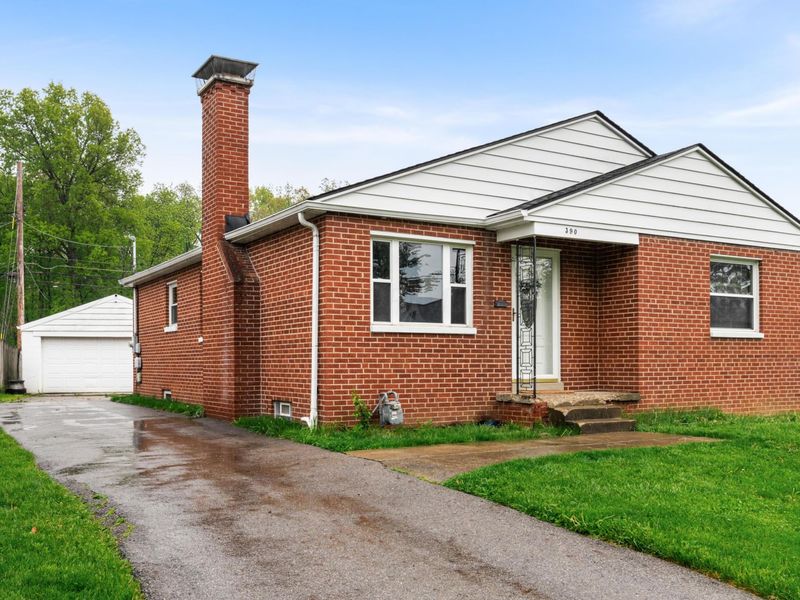 390 Topsfield Road , Columbus, OH 43228 Photo 3