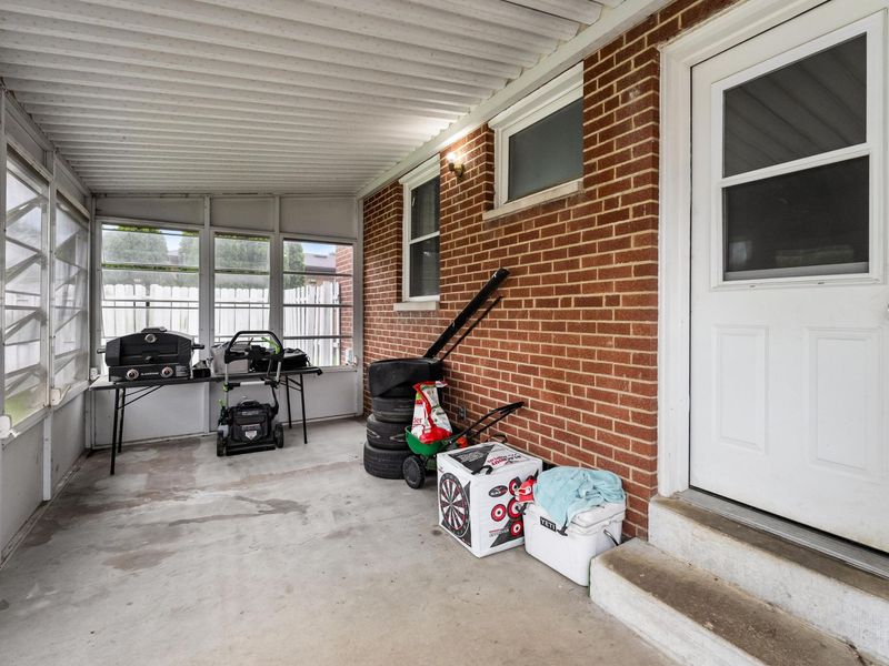 390 Topsfield Road , Columbus, OH 43228 Photo 38