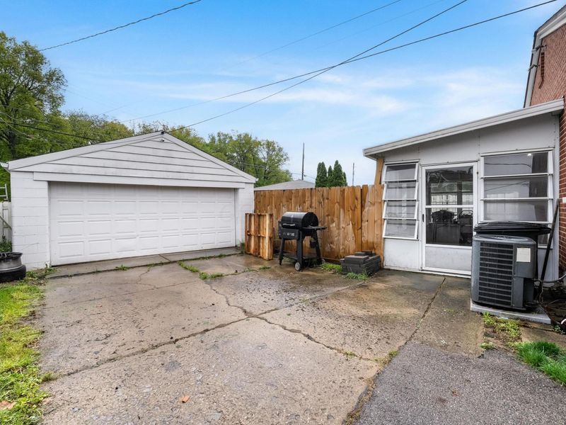 390 Topsfield Road , Columbus, OH 43228 Photo 44