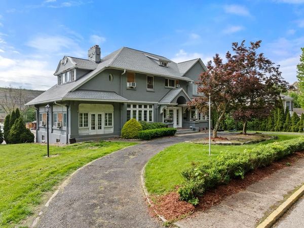 1413 Pleasant Avenue, Wellsburg, WV 26070