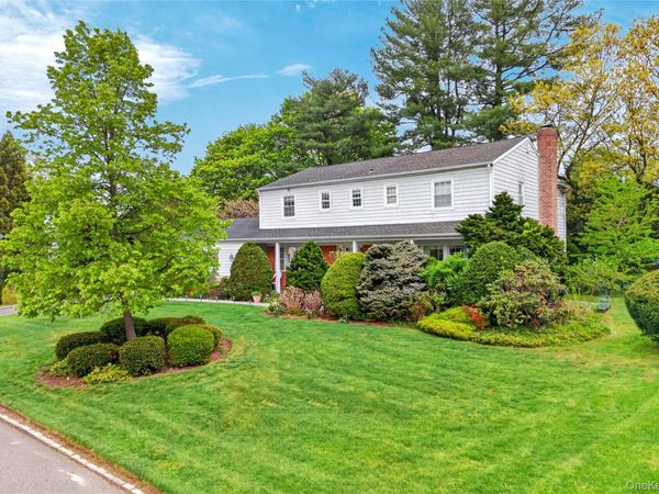 58 Hummingbird Drive , East Hills, NY 11576