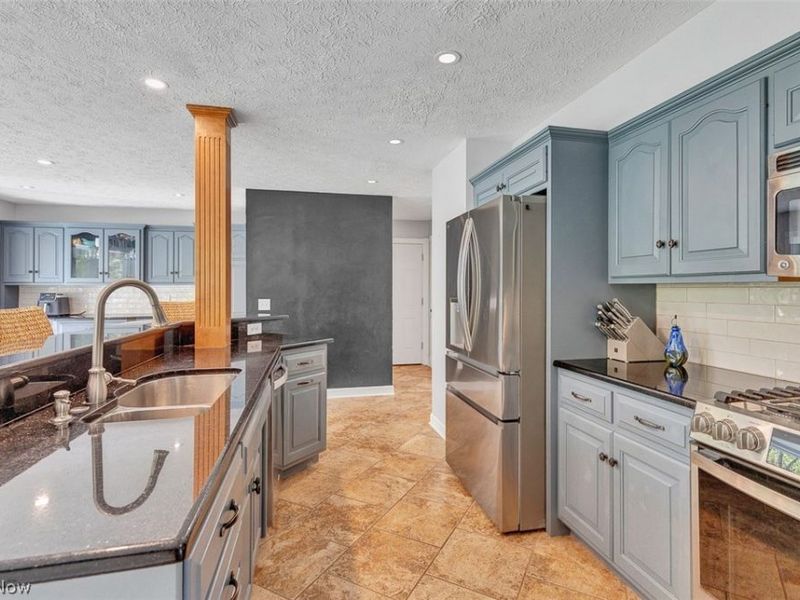 32290 Orchard Park Drive, Avon Lake, OH 44012 Photo 10