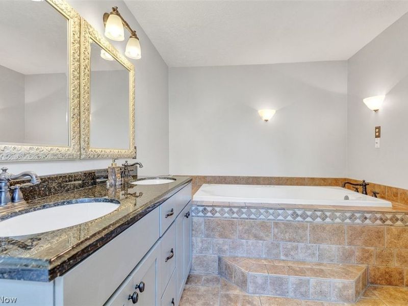 32290 Orchard Park Drive, Avon Lake, OH 44012 Photo 20