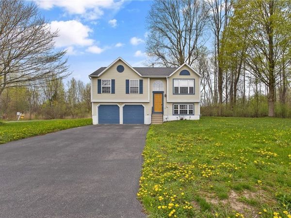 8644 Disraeli , Cicero, NY 13039