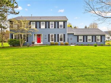 153 Caversham Woods, Pittsford, NY 14534