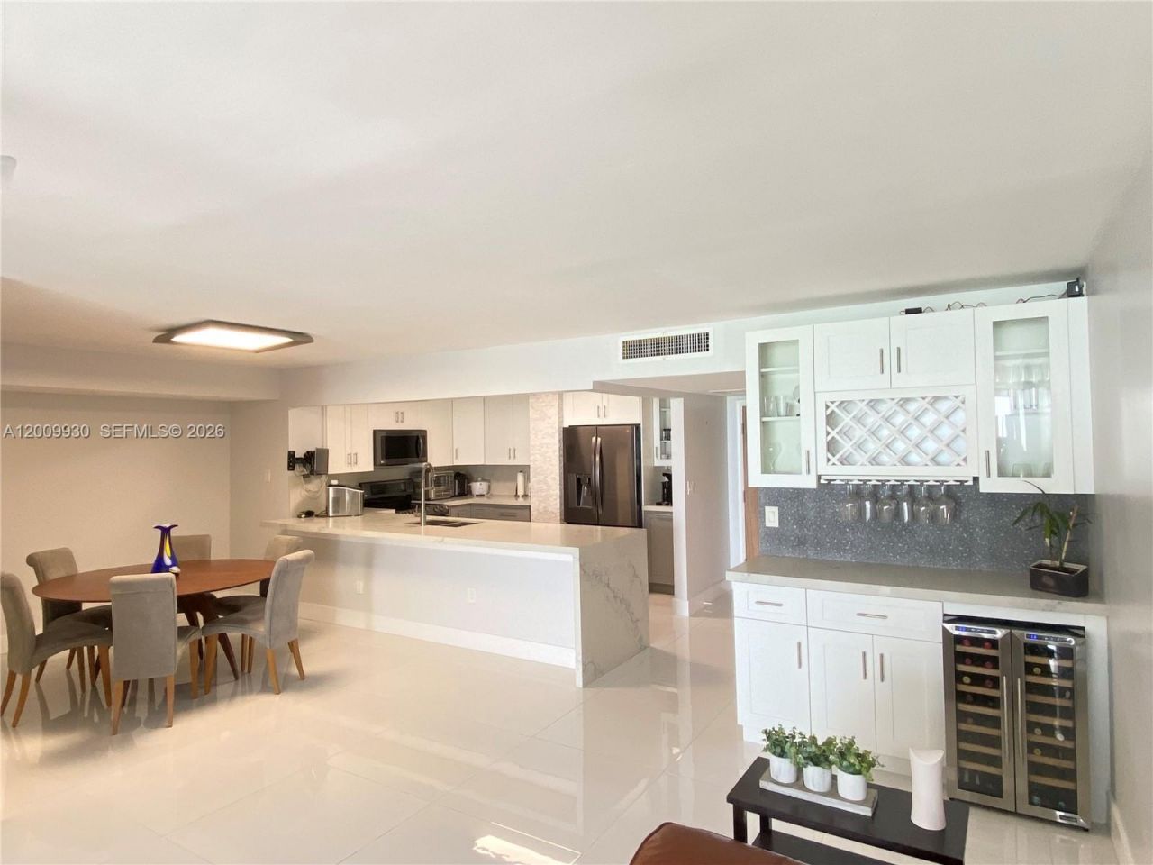 6450 Collins Ave , Unit 1004, Miami Beach, FL 33141 Photo