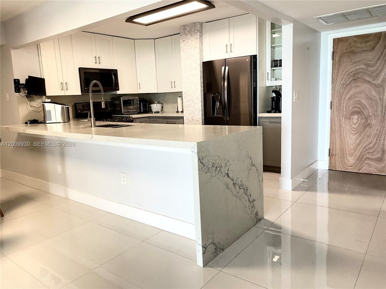 6450 Collins Ave , Unit 1004, Miami Beach, FL 33141 Photo
