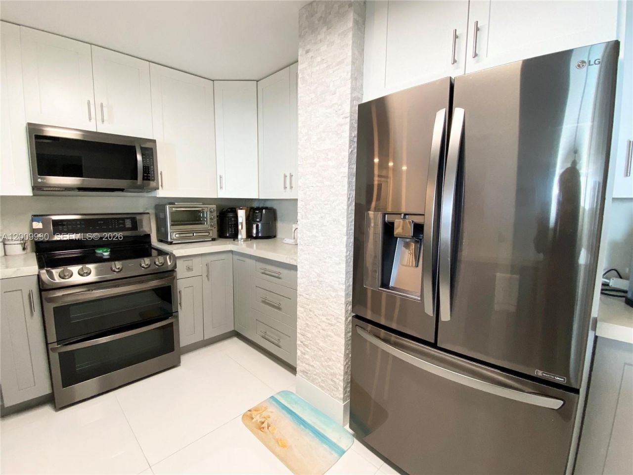 6450 Collins Ave , Unit 1004, Miami Beach, FL 33141 Photo
