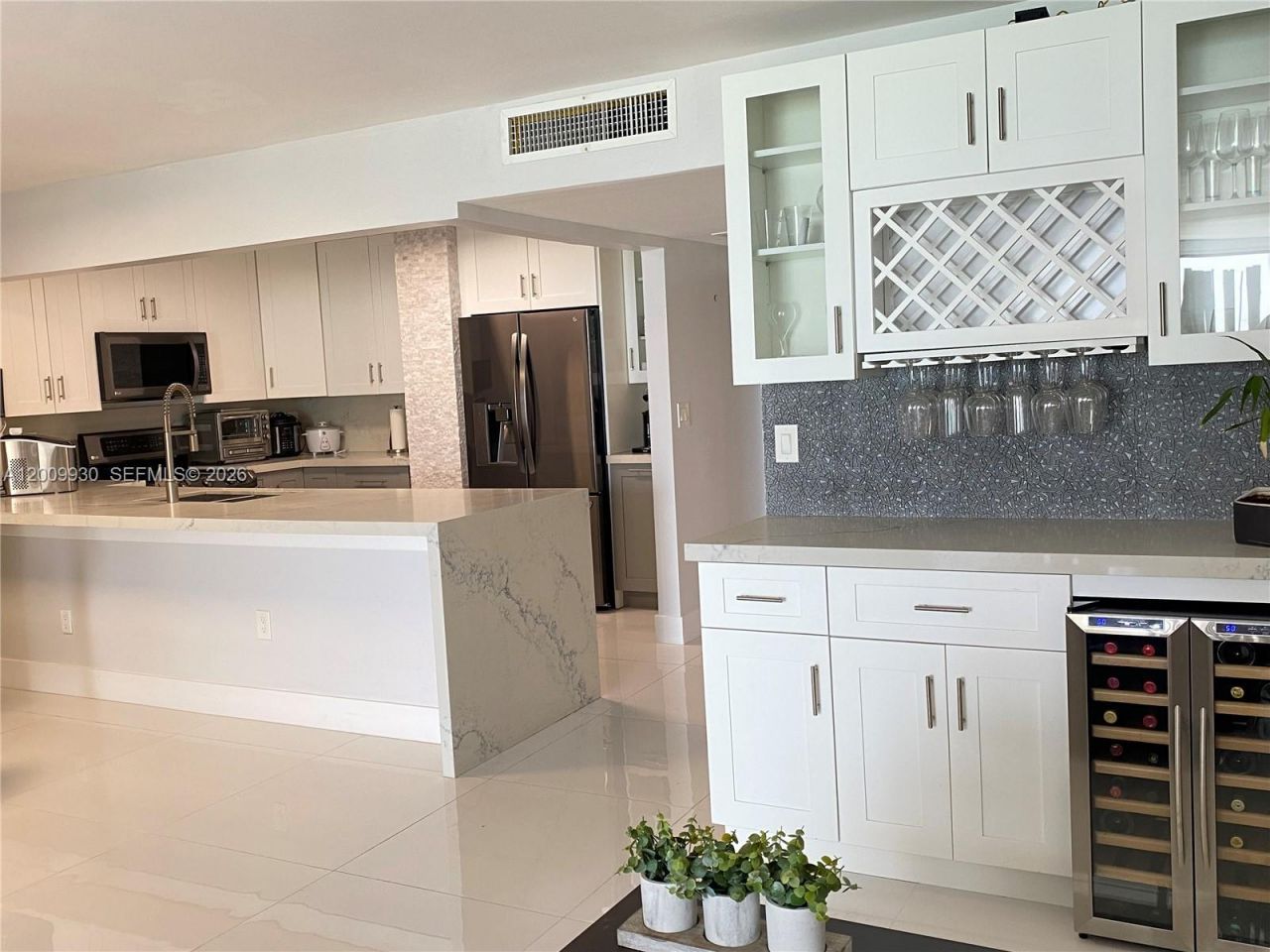 6450 Collins Ave , Unit 1004, Miami Beach, FL 33141 Photo