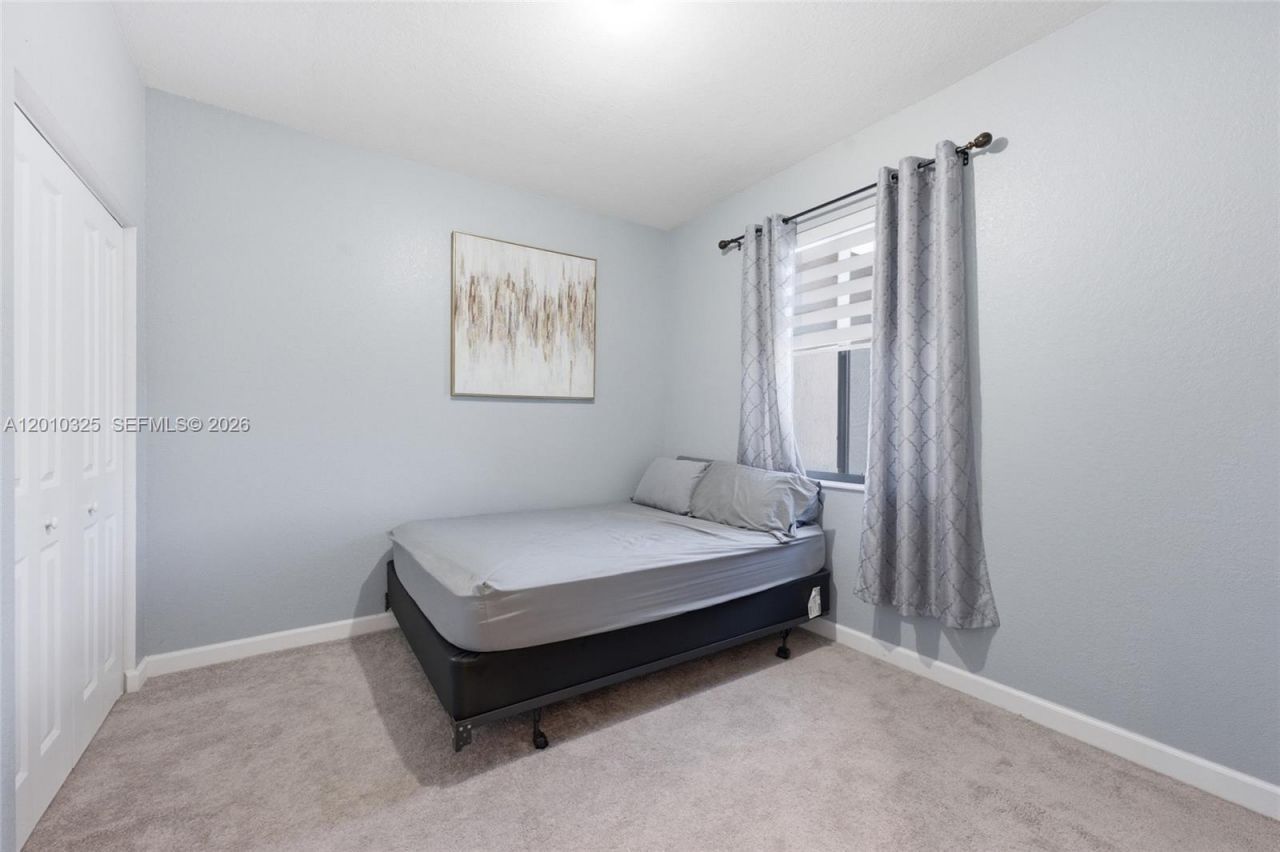 20572 NE 5th Pl, Miami, FL 33179 Photo