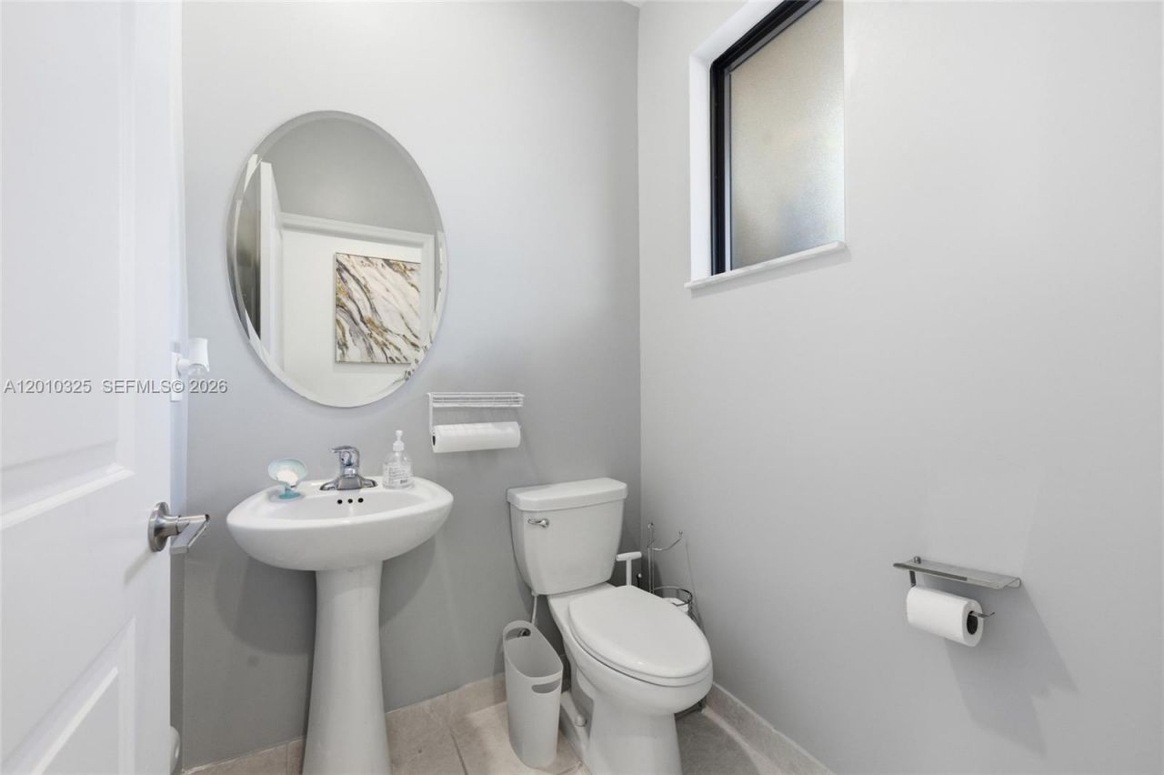 20572 NE 5th Pl, Miami, FL 33179 Photo