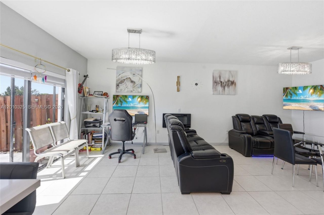 20572 NE 5th Pl, Miami, FL 33179 Photo