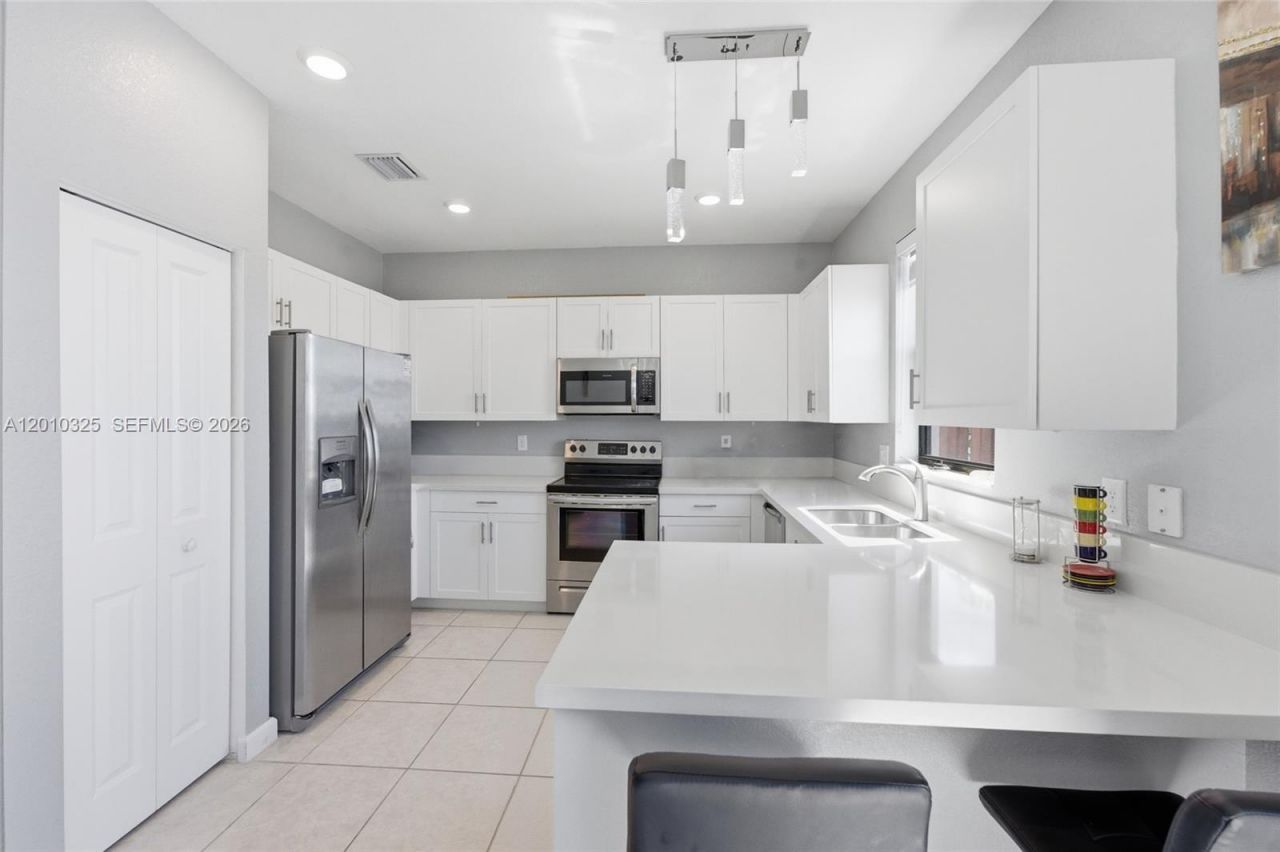 20572 NE 5th Pl, Miami, FL 33179 Photo