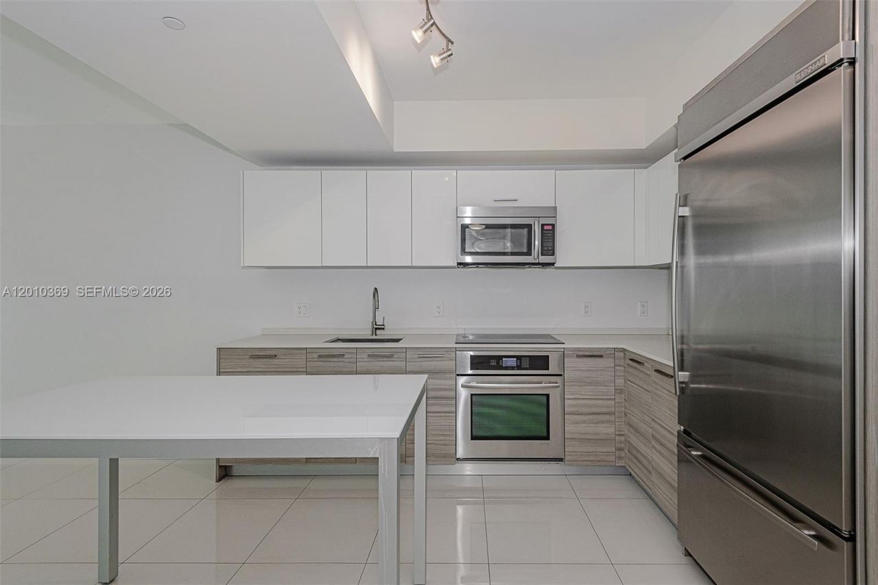 1300 Brickell Bay Dr , Unit 2808, Miami, FL 33131 Photo