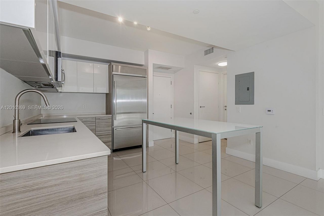 1300 Brickell Bay Dr , Unit 2808, Miami, FL 33131 Photo