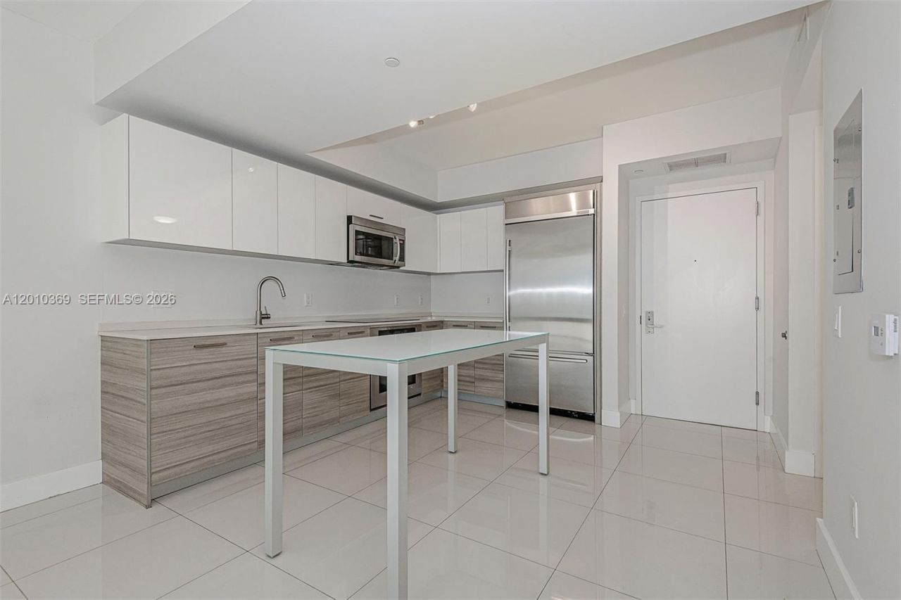 1300 Brickell Bay Dr , Unit 2808, Miami, FL 33131 Photo