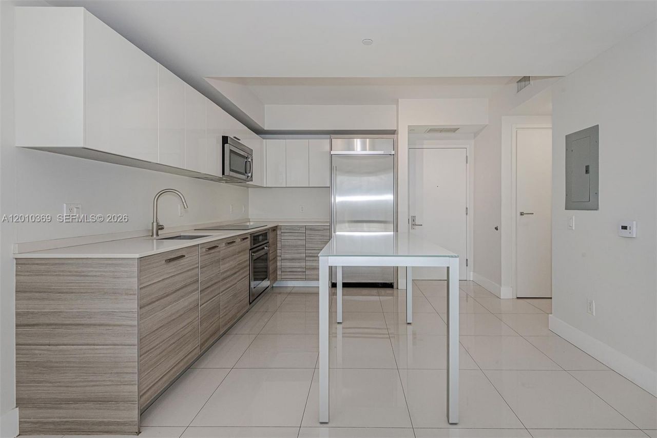 1300 Brickell Bay Dr , Unit 2808, Miami, FL 33131 Photo