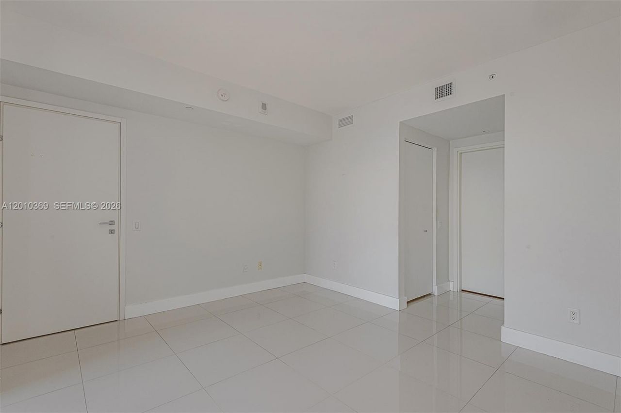 1300 Brickell Bay Dr , Unit 2808, Miami, FL 33131 Photo