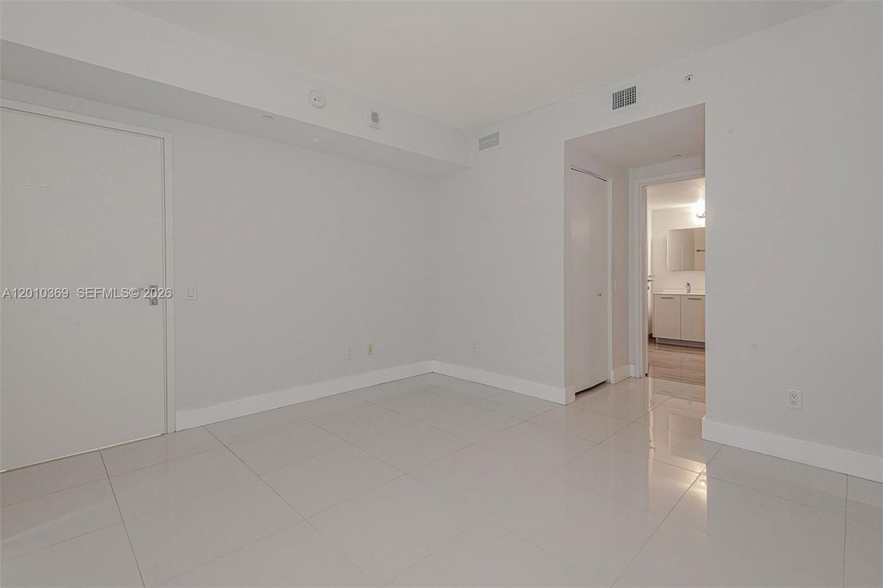 1300 Brickell Bay Dr , Unit 2808, Miami, FL 33131 Photo