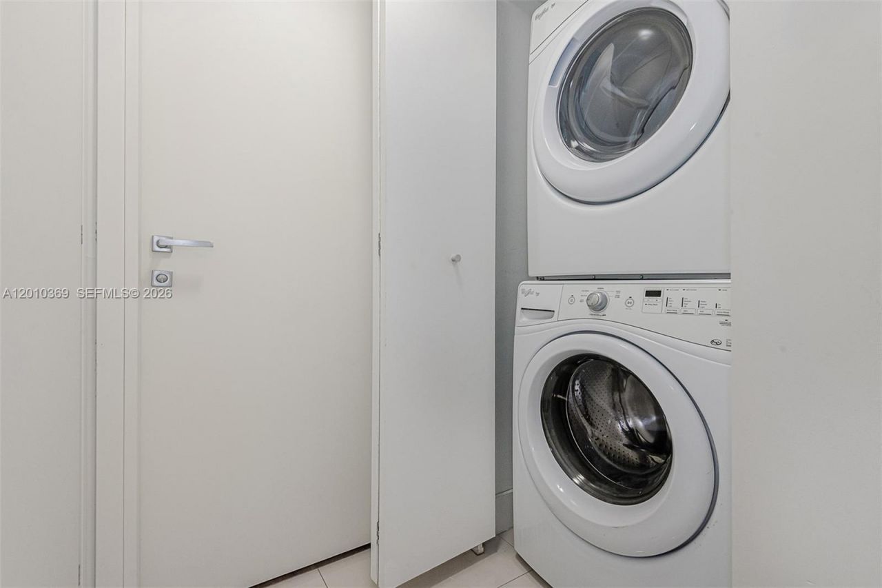 1300 Brickell Bay Dr , Unit 2808, Miami, FL 33131 Photo
