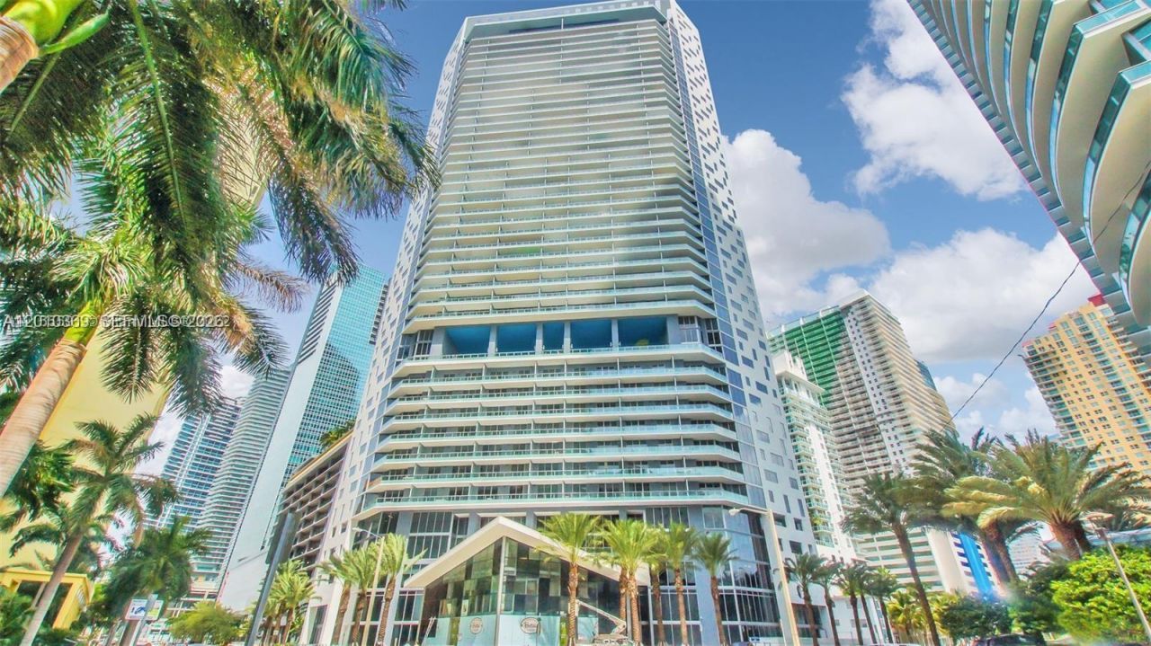 1300 Brickell Bay Dr , Unit 2808, Miami, FL 33131 Photo
