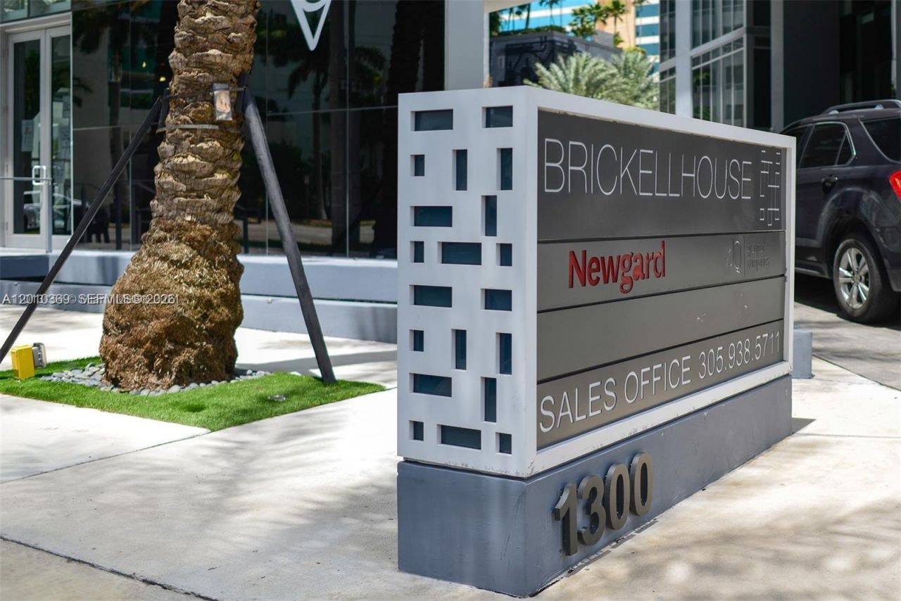 1300 Brickell Bay Dr , Unit 2808, Miami, FL 33131 Photo