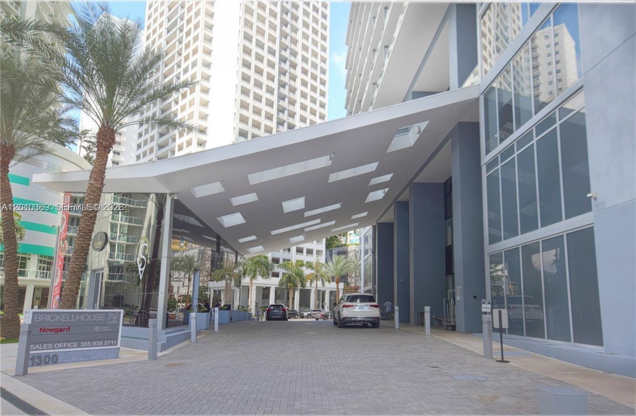 1300 Brickell Bay Dr , Unit 2808, Miami, FL 33131 Photo
