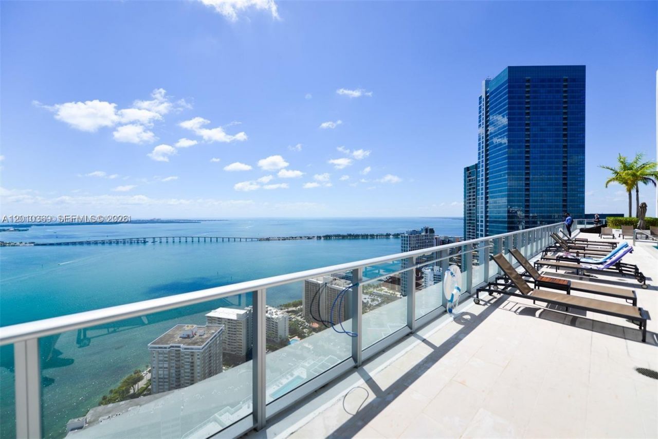 1300 Brickell Bay Dr , Unit 2808, Miami, FL 33131 Photo