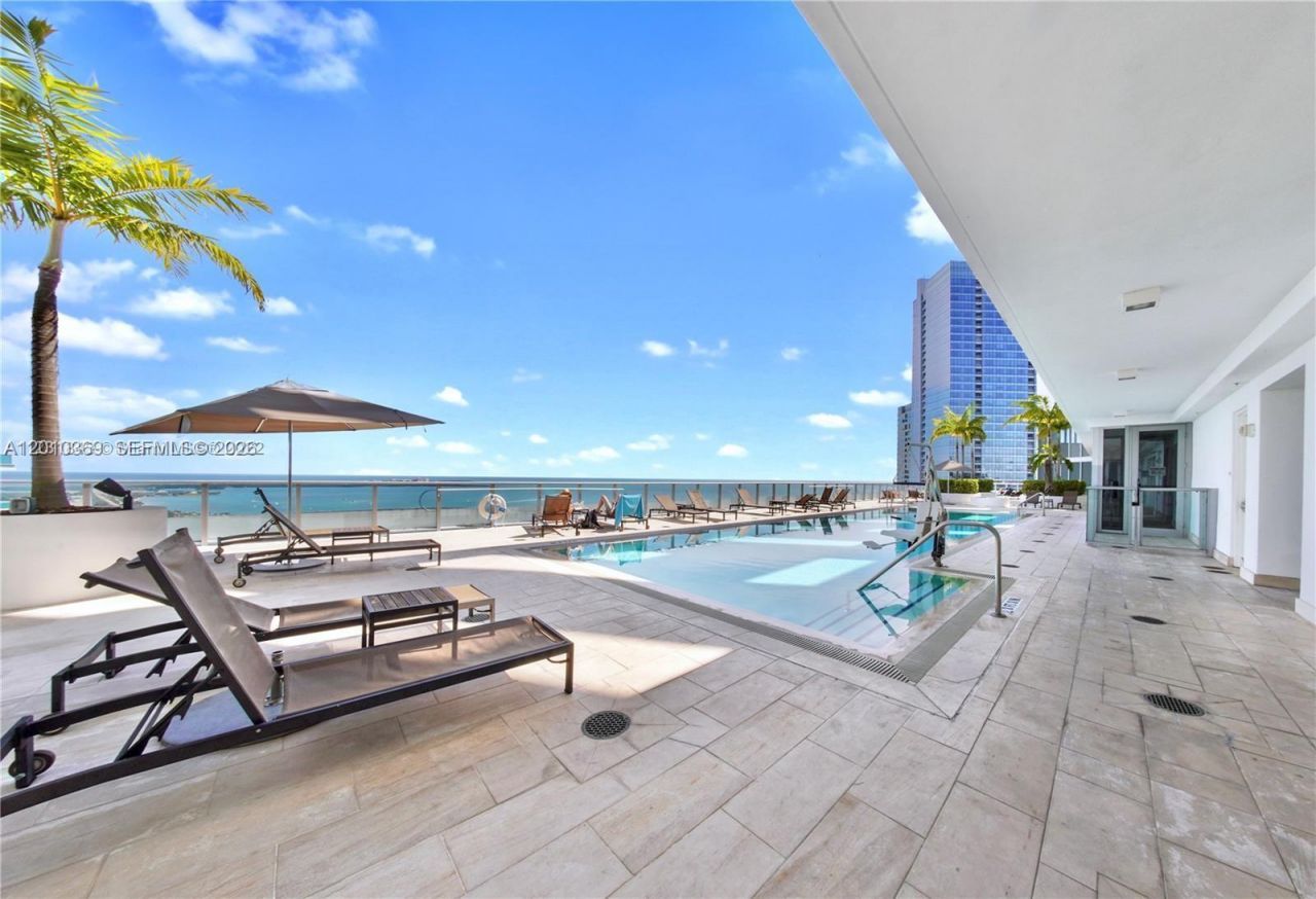 1300 Brickell Bay Dr , Unit 2808, Miami, FL 33131 Photo
