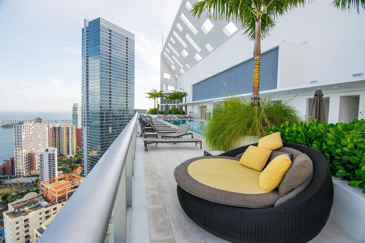 1300 Brickell Bay Dr , Unit 2808, Miami, FL 33131 Photo