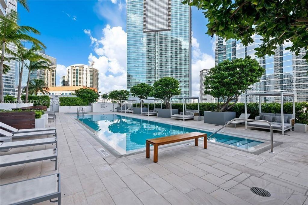 1300 Brickell Bay Dr , Unit 2808, Miami, FL 33131 Photo