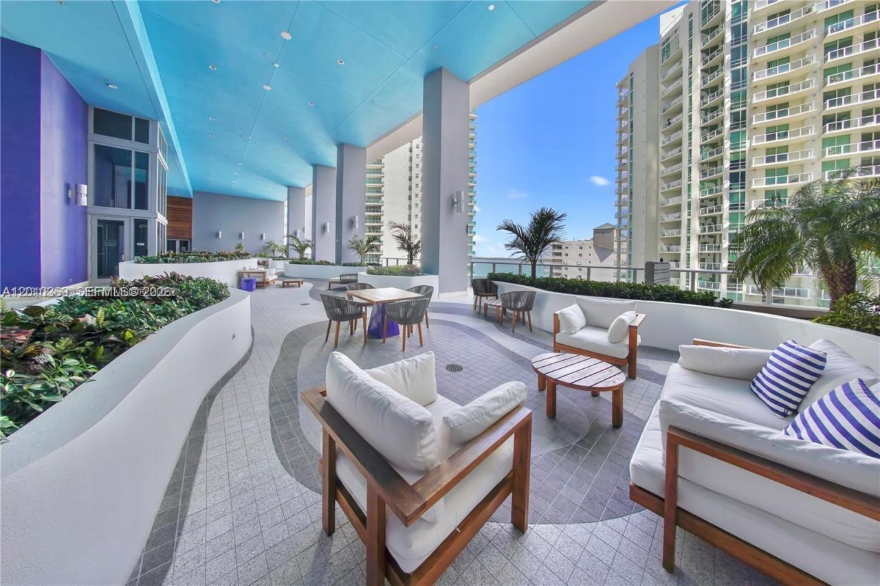 1300 Brickell Bay Dr , Unit 2808, Miami, FL 33131 Photo