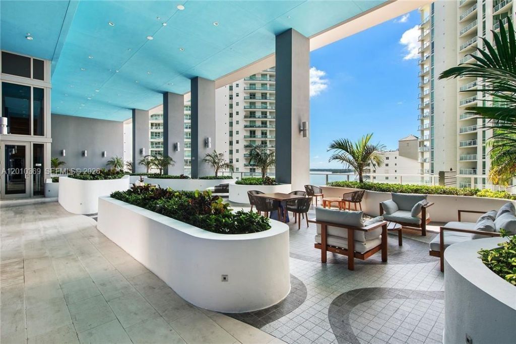 1300 Brickell Bay Dr , Unit 2808, Miami, FL 33131 Photo