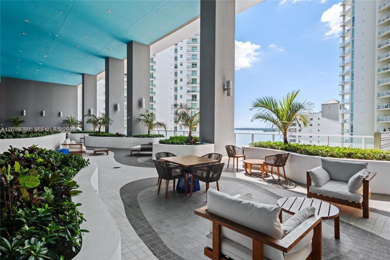 1300 Brickell Bay Dr , Unit 2808, Miami, FL 33131 Photo