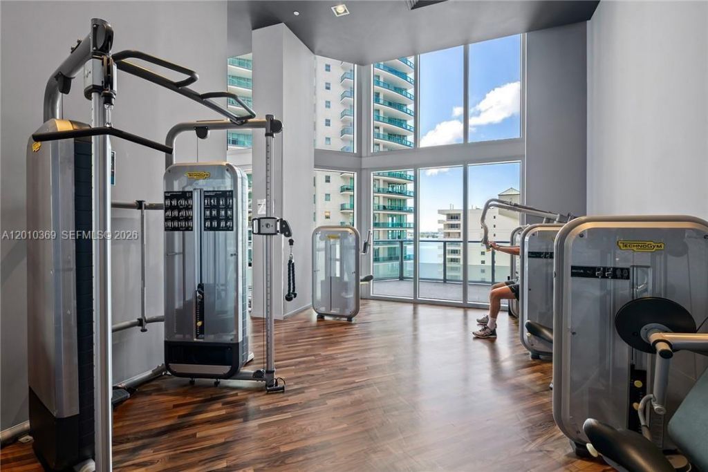 1300 Brickell Bay Dr , Unit 2808, Miami, FL 33131 Photo