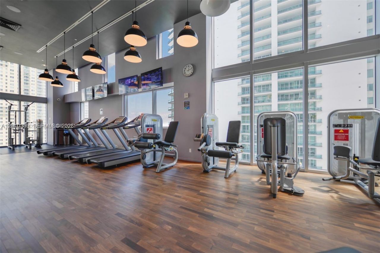 1300 Brickell Bay Dr , Unit 2808, Miami, FL 33131 Photo