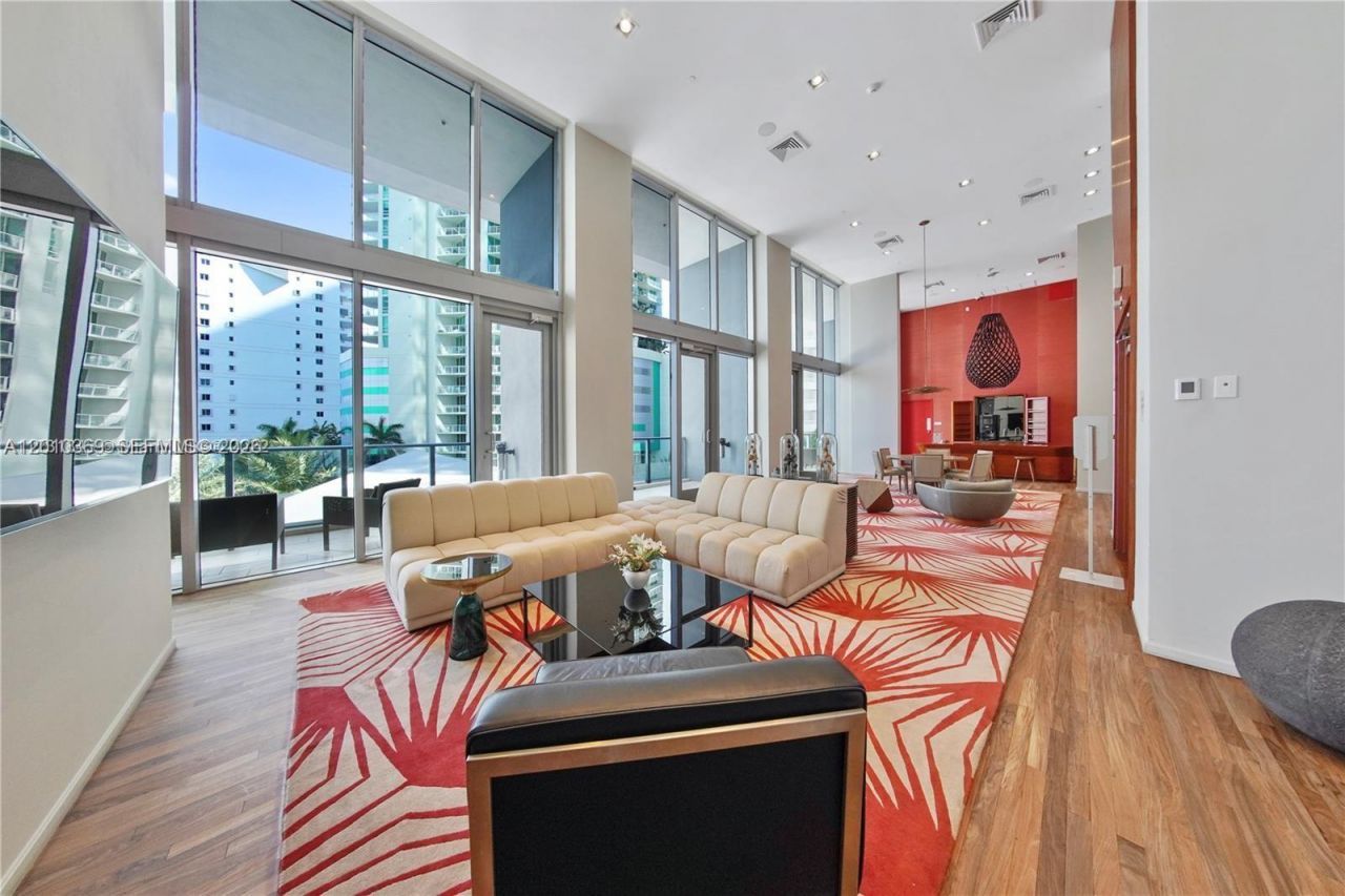 1300 Brickell Bay Dr , Unit 2808, Miami, FL 33131 Photo